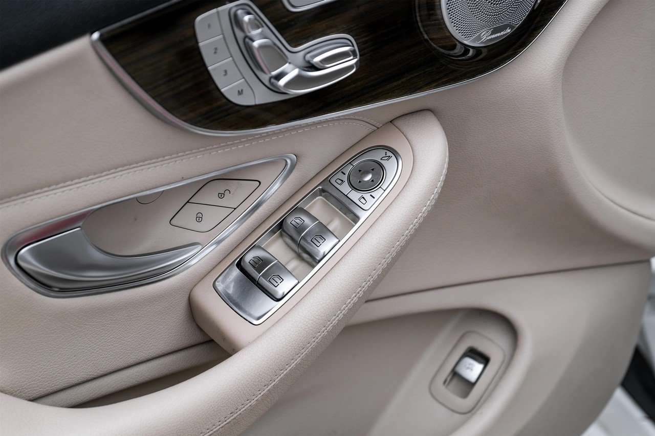 Mercedes-Benz C 300 Vehicle Main Gallery Image 38