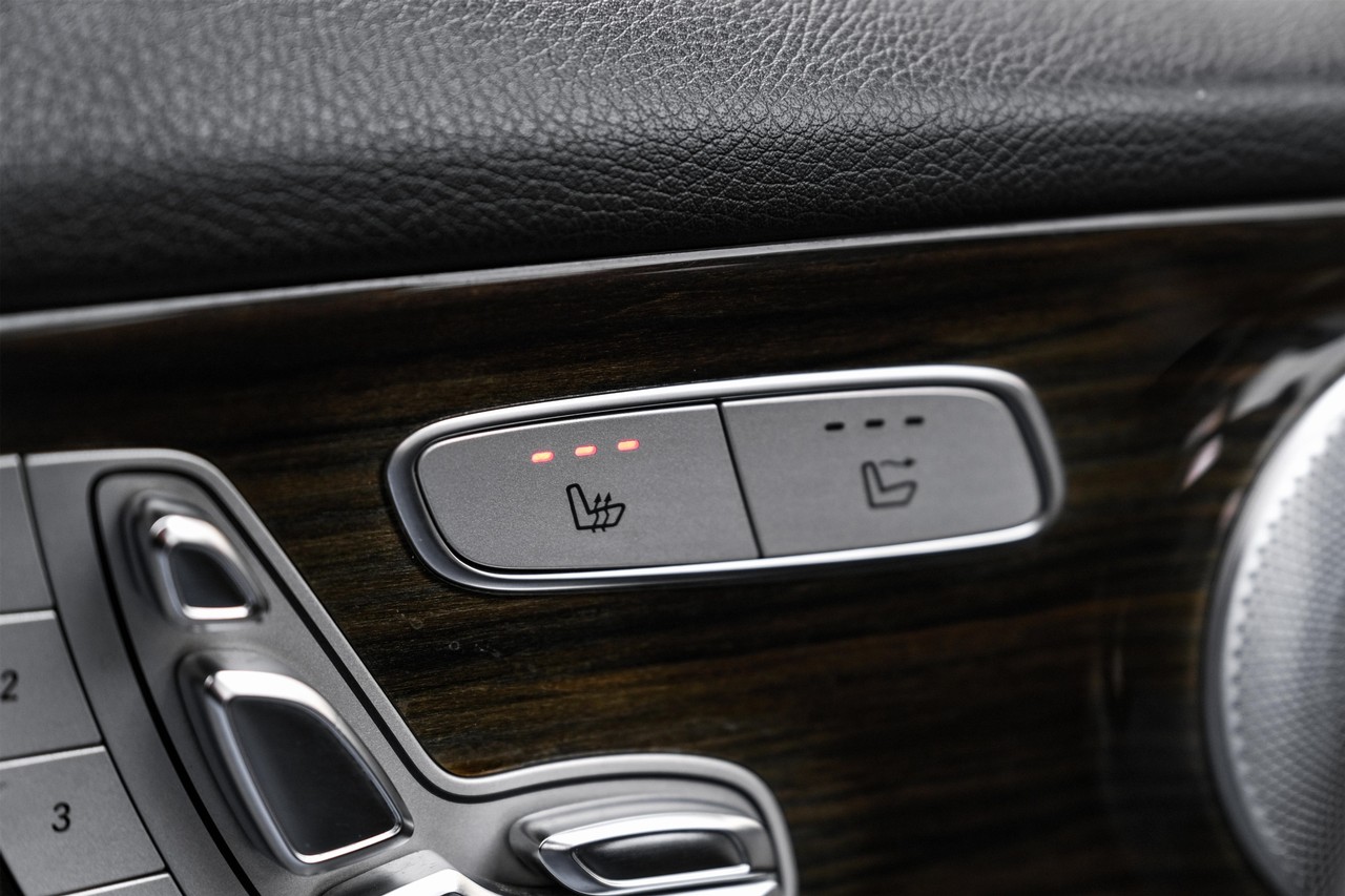 Mercedes-Benz C 300 Vehicle Main Gallery Image 40