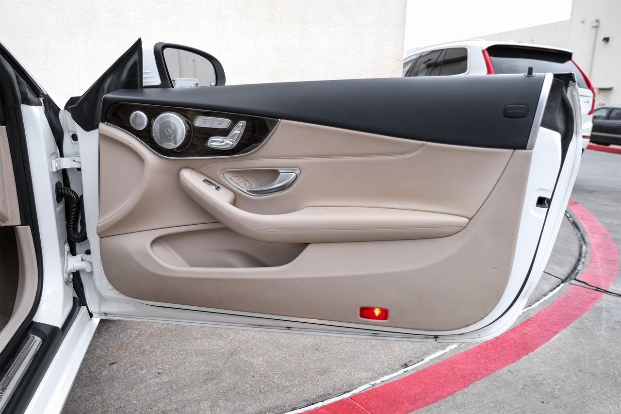 Mercedes-Benz C 300 Vehicle Main Gallery Image 41