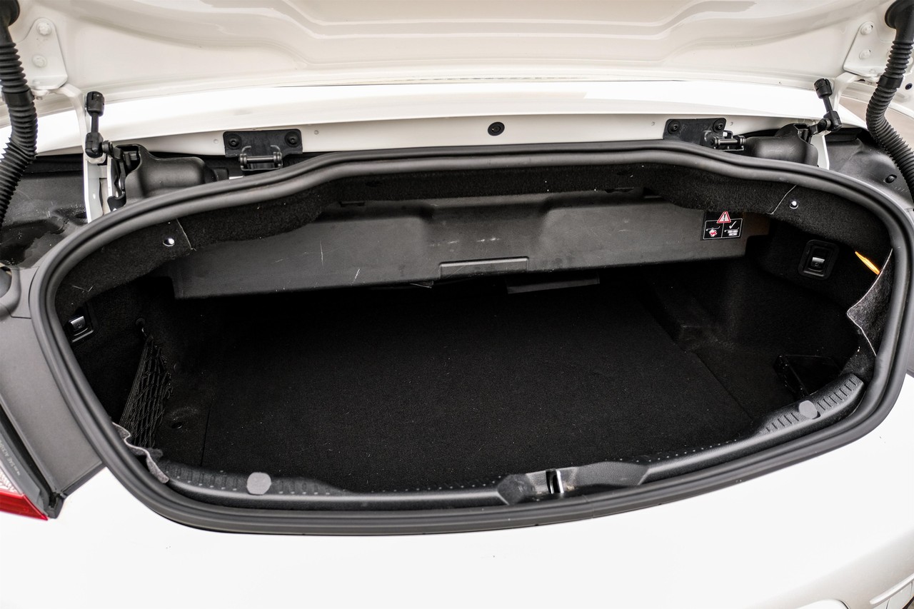 Mercedes-Benz C 300 Vehicle Main Gallery Image 45