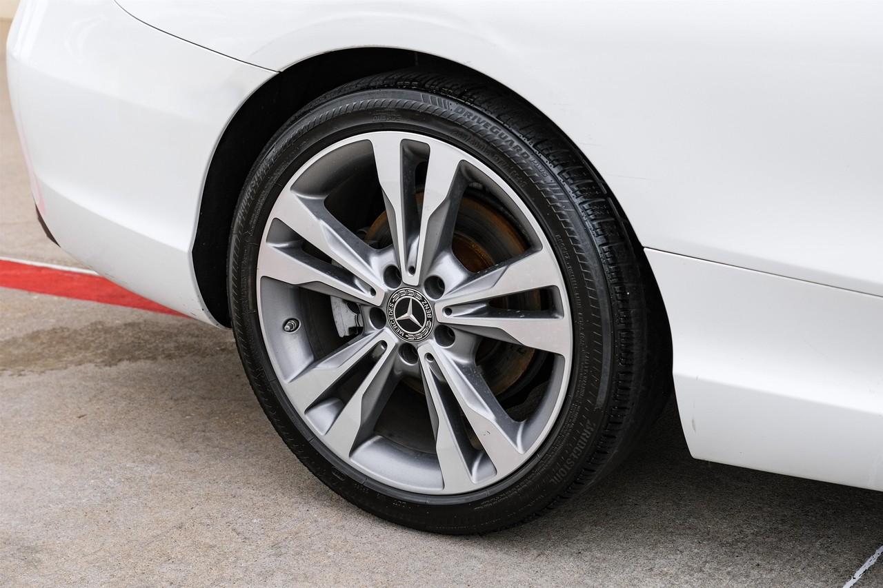 Mercedes-Benz C 300 Vehicle Main Gallery Image 46