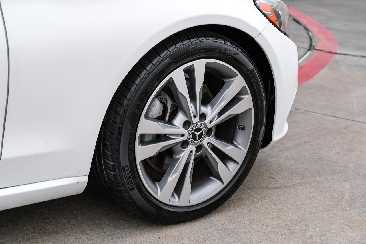 Mercedes-Benz C 300 Vehicle Main Gallery Image 47