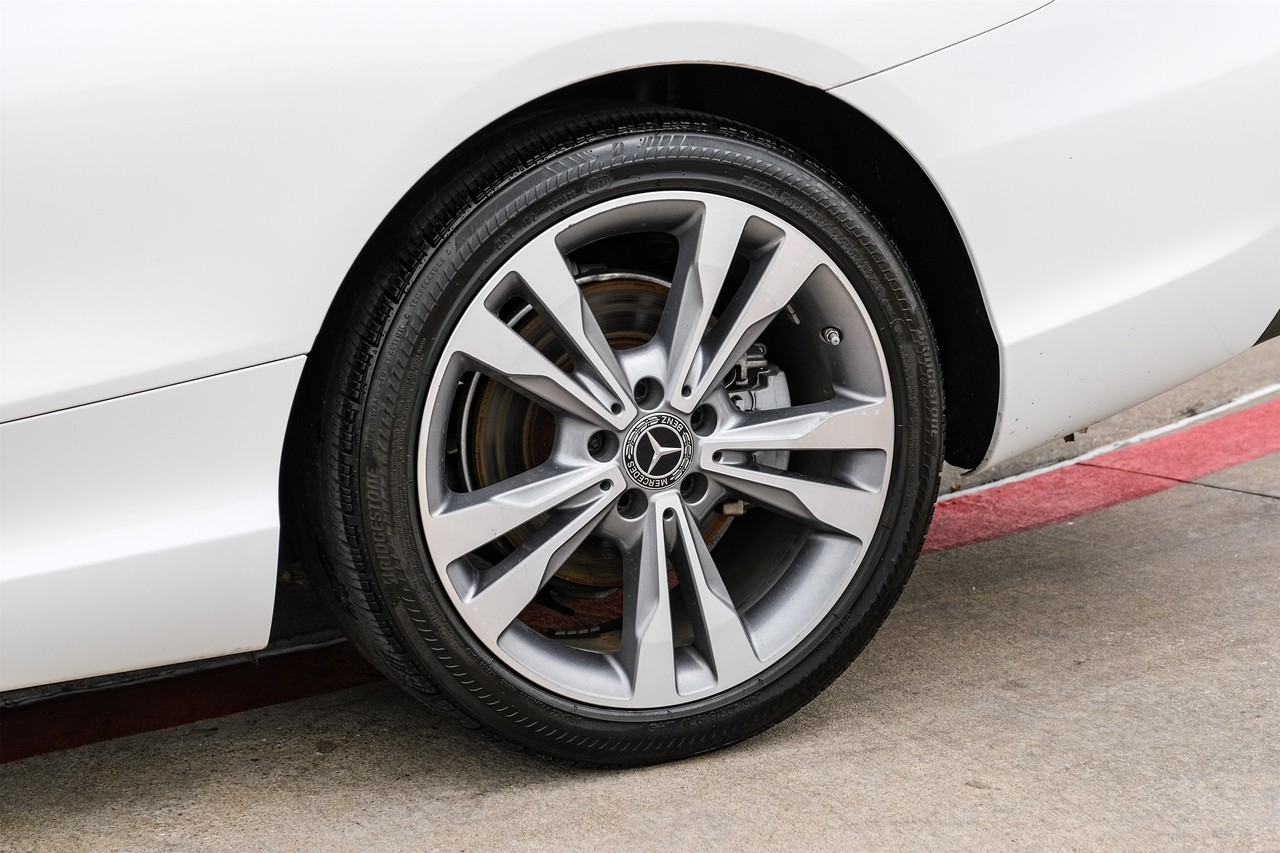 Mercedes-Benz C 300 Vehicle Main Gallery Image 49