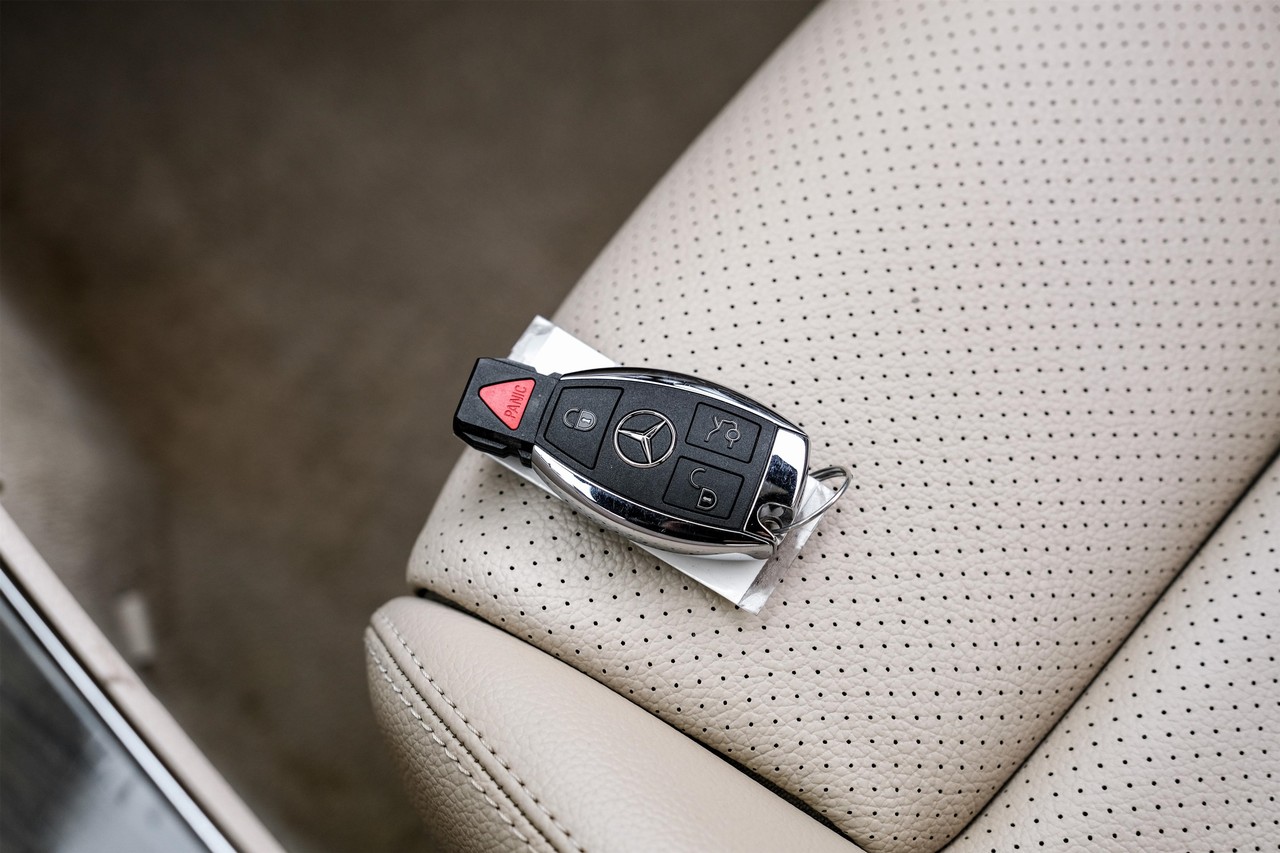 Mercedes-Benz C 300 Vehicle Main Gallery Image 50