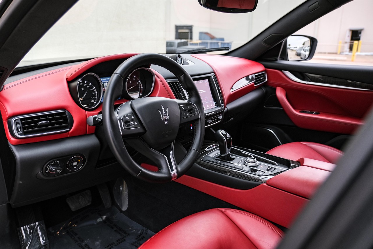 Maserati Levante Vehicle Main Gallery Image 03