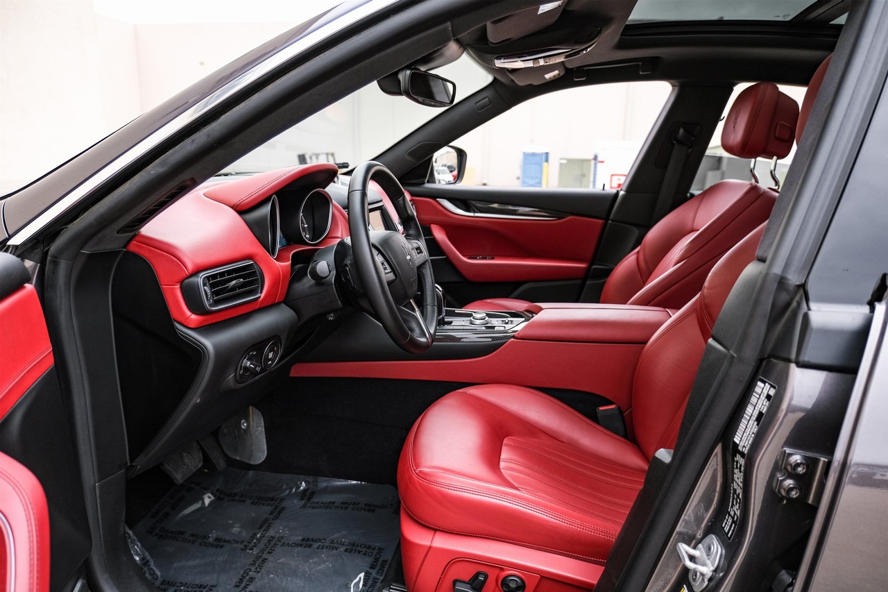 Maserati Levante Vehicle Main Gallery Image 04