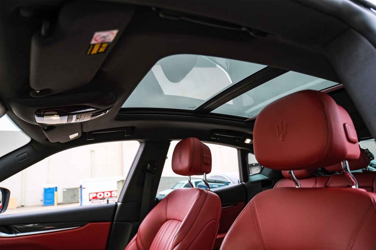 Maserati Levante Vehicle Main Gallery Image 05