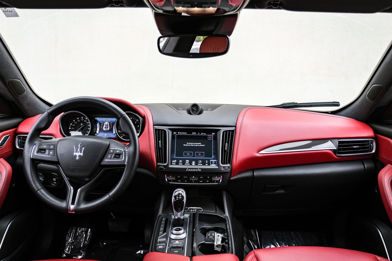 Maserati Levante Vehicle Main Gallery Image 15