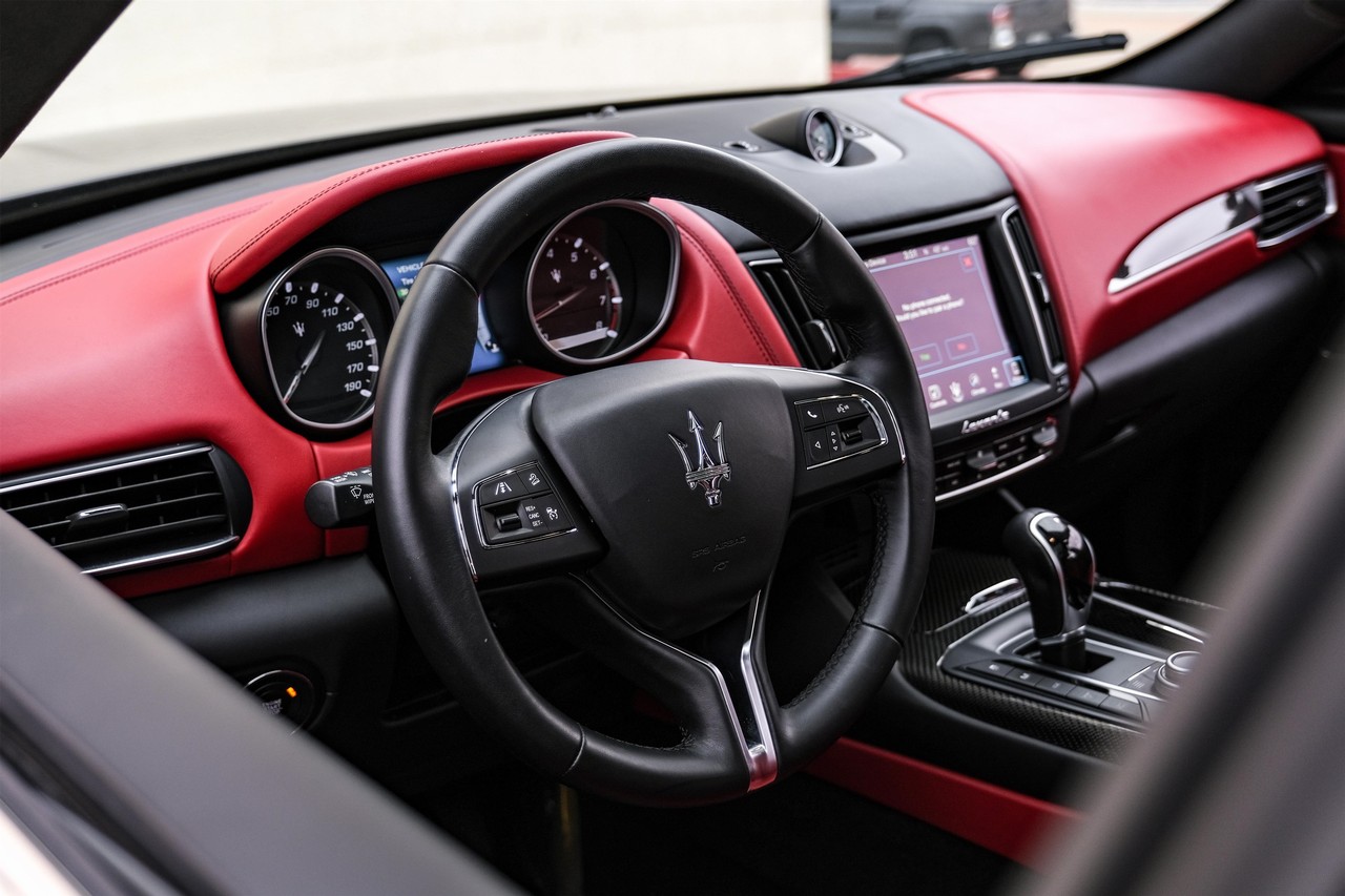 Maserati Levante Vehicle Main Gallery Image 16