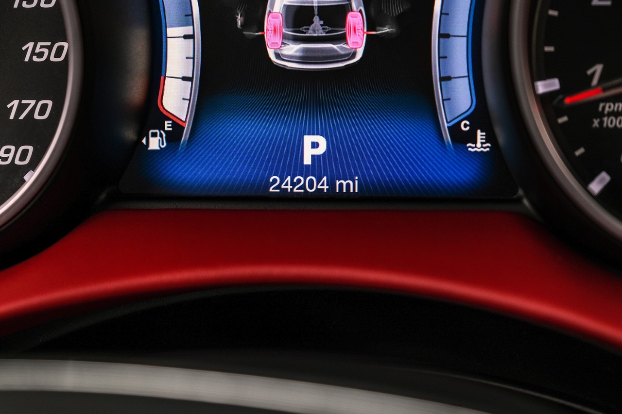 Maserati Levante Vehicle Main Gallery Image 18