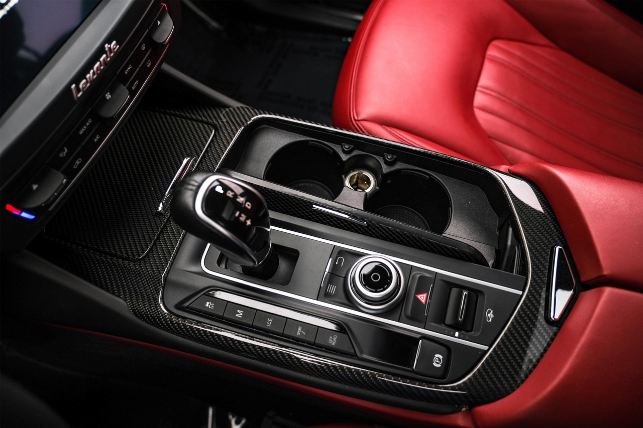 Maserati Levante Vehicle Main Gallery Image 25