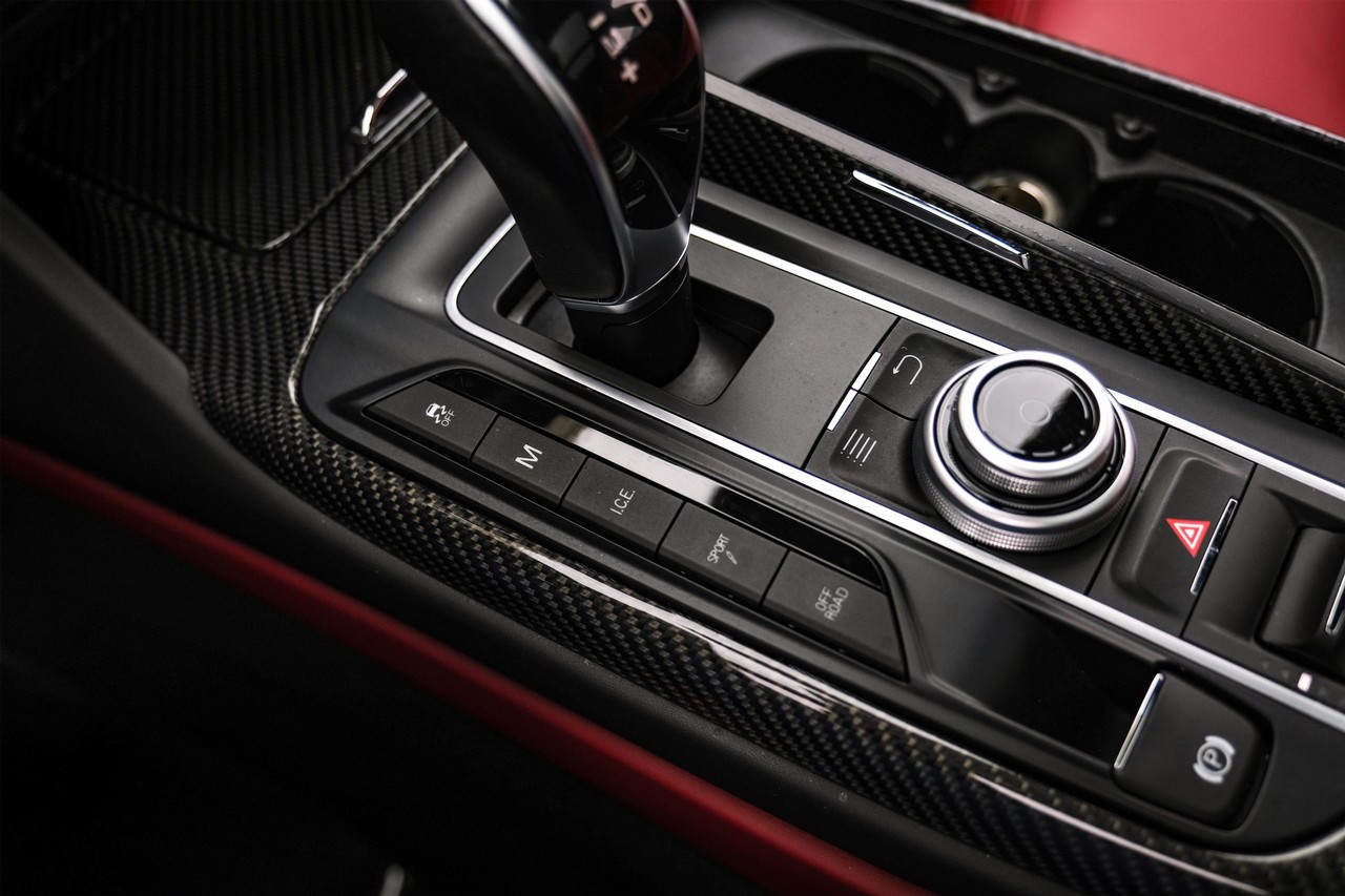 Maserati Levante Vehicle Main Gallery Image 26