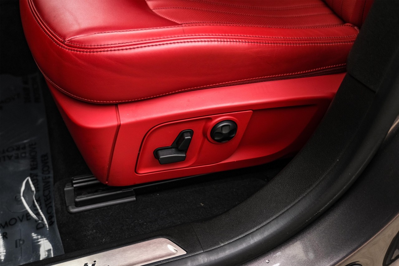 Maserati Levante Vehicle Main Gallery Image 34