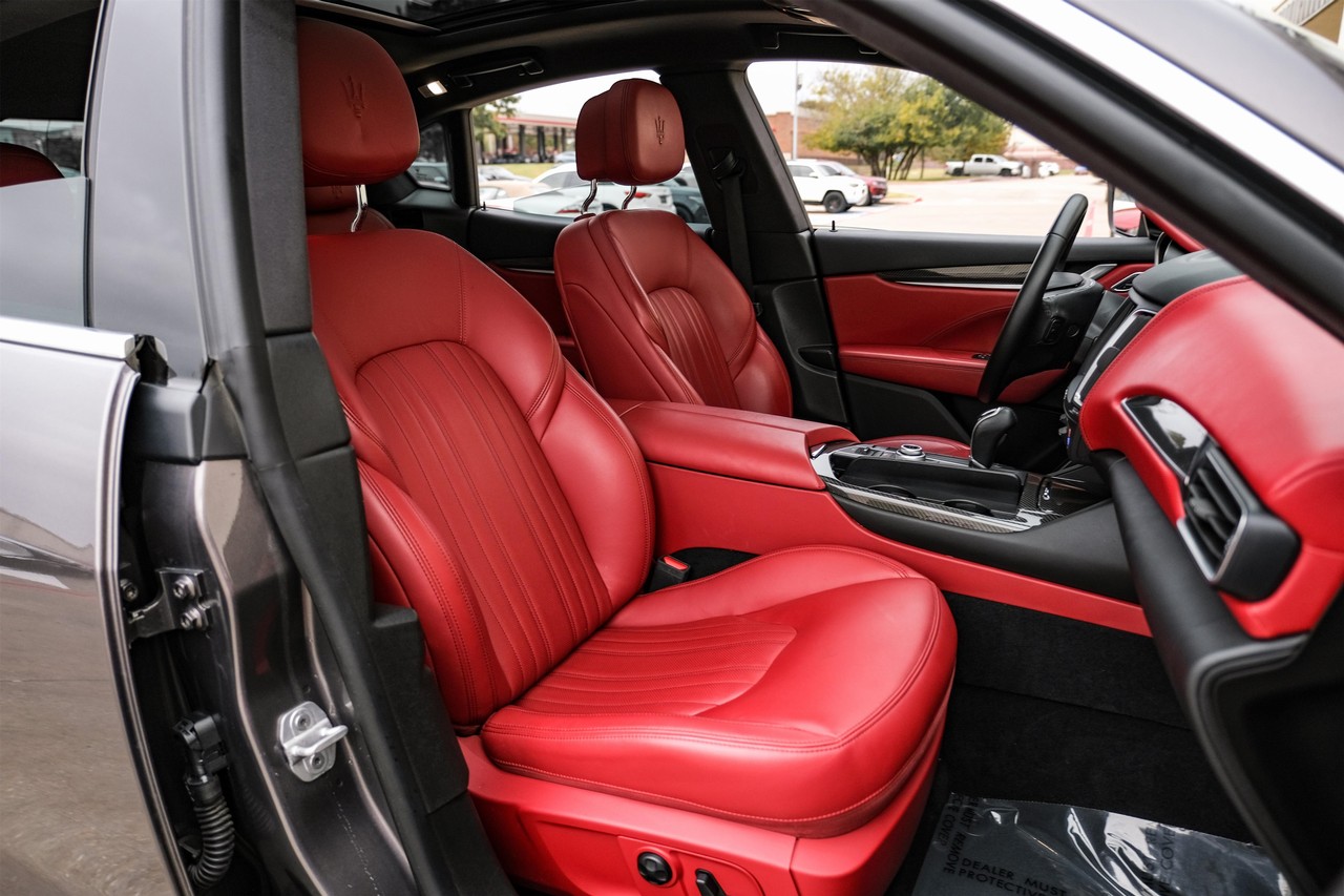 Maserati Levante Vehicle Main Gallery Image 36