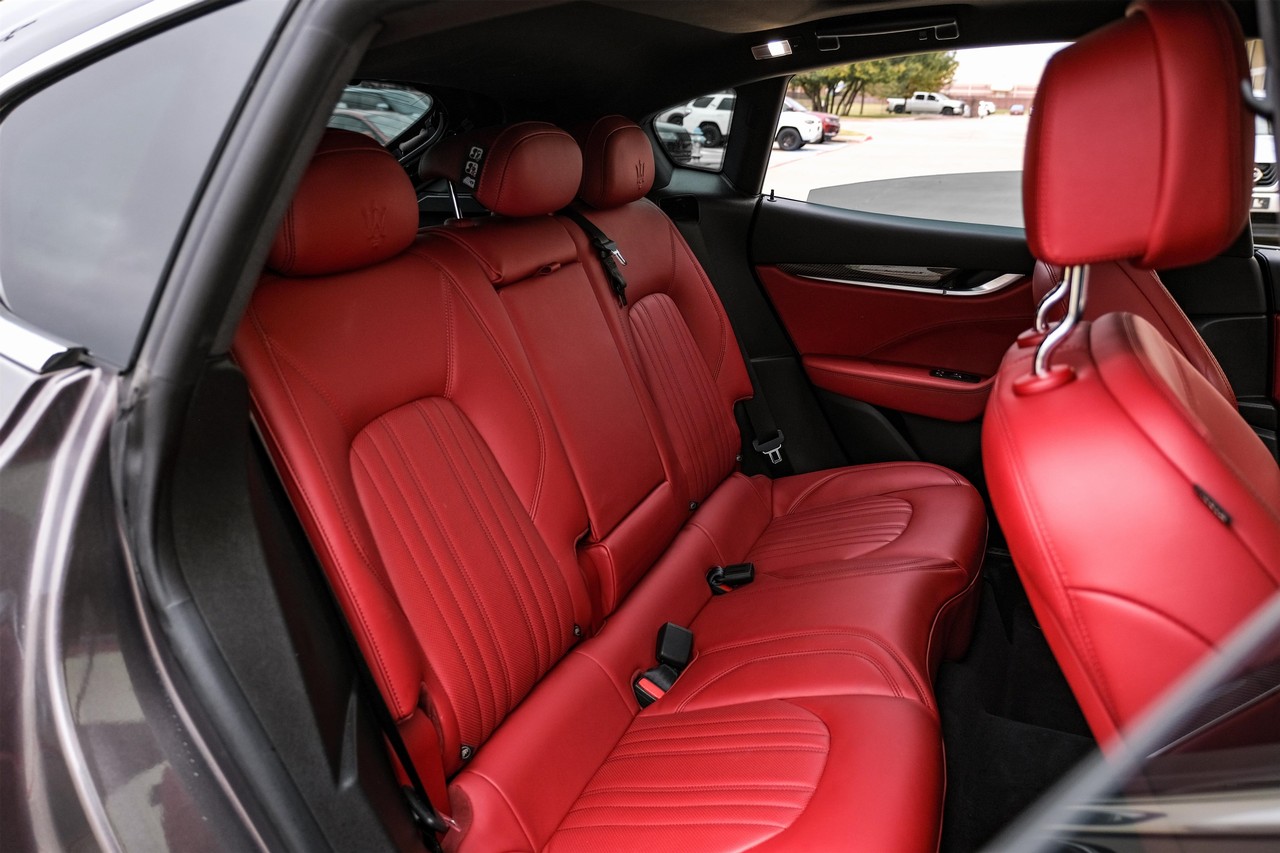 Maserati Levante Vehicle Main Gallery Image 37