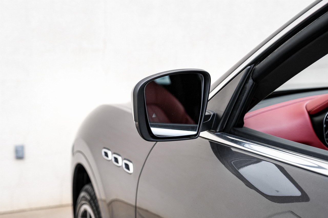 Maserati Levante Vehicle Main Gallery Image 41