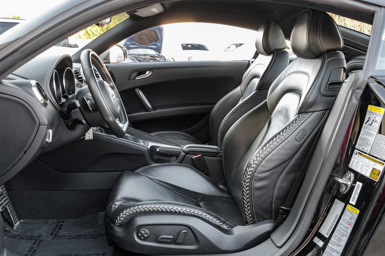 Audi TTS Vehicle Main Gallery Image 04