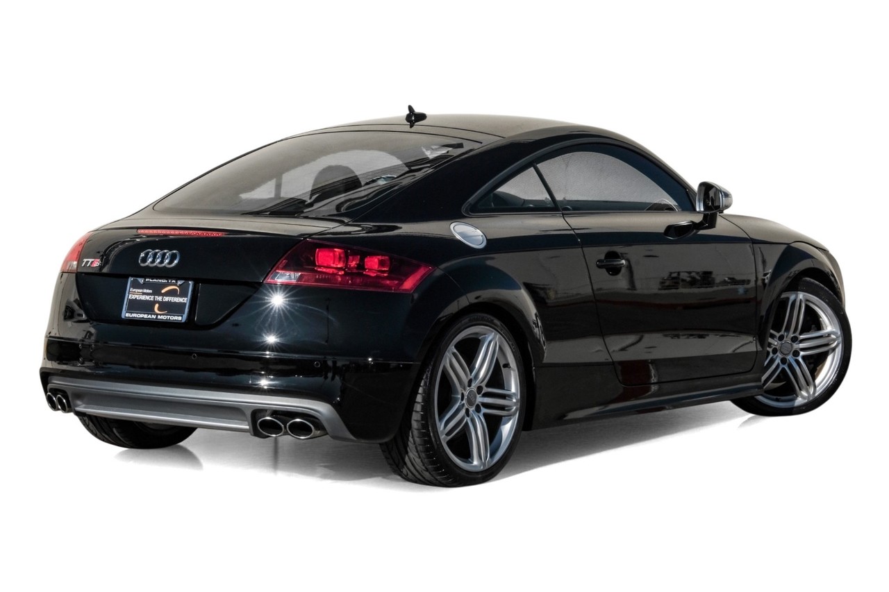 Audi TTS Vehicle Main Gallery Image 08