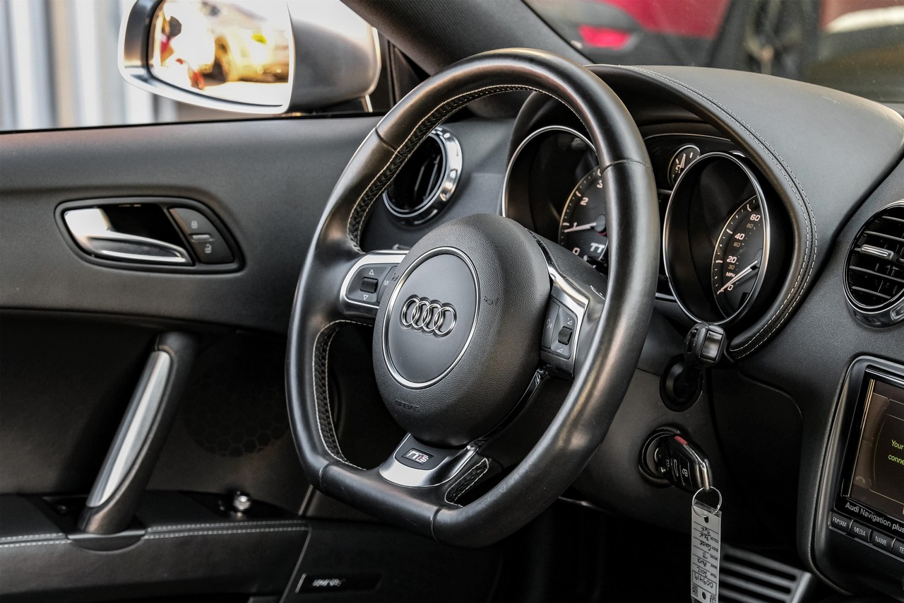 Audi TTS Vehicle Main Gallery Image 13