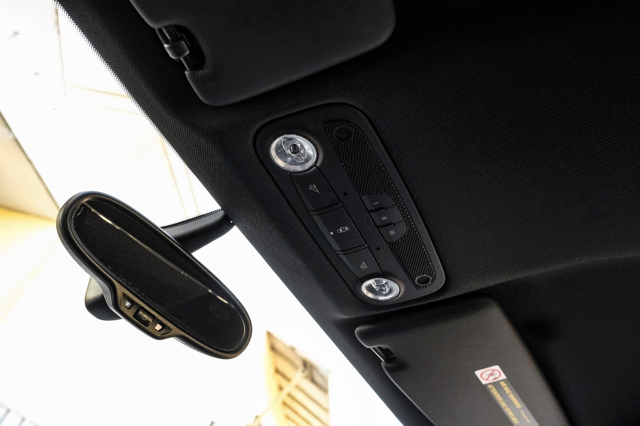 Audi TTS Vehicle Main Gallery Image 26