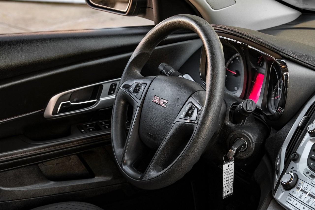 GMC Terrain Vehicle Main Gallery Image 13