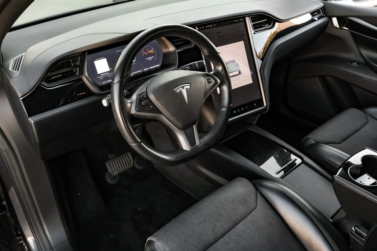 Tesla Model X Vehicle Main Gallery Image 03