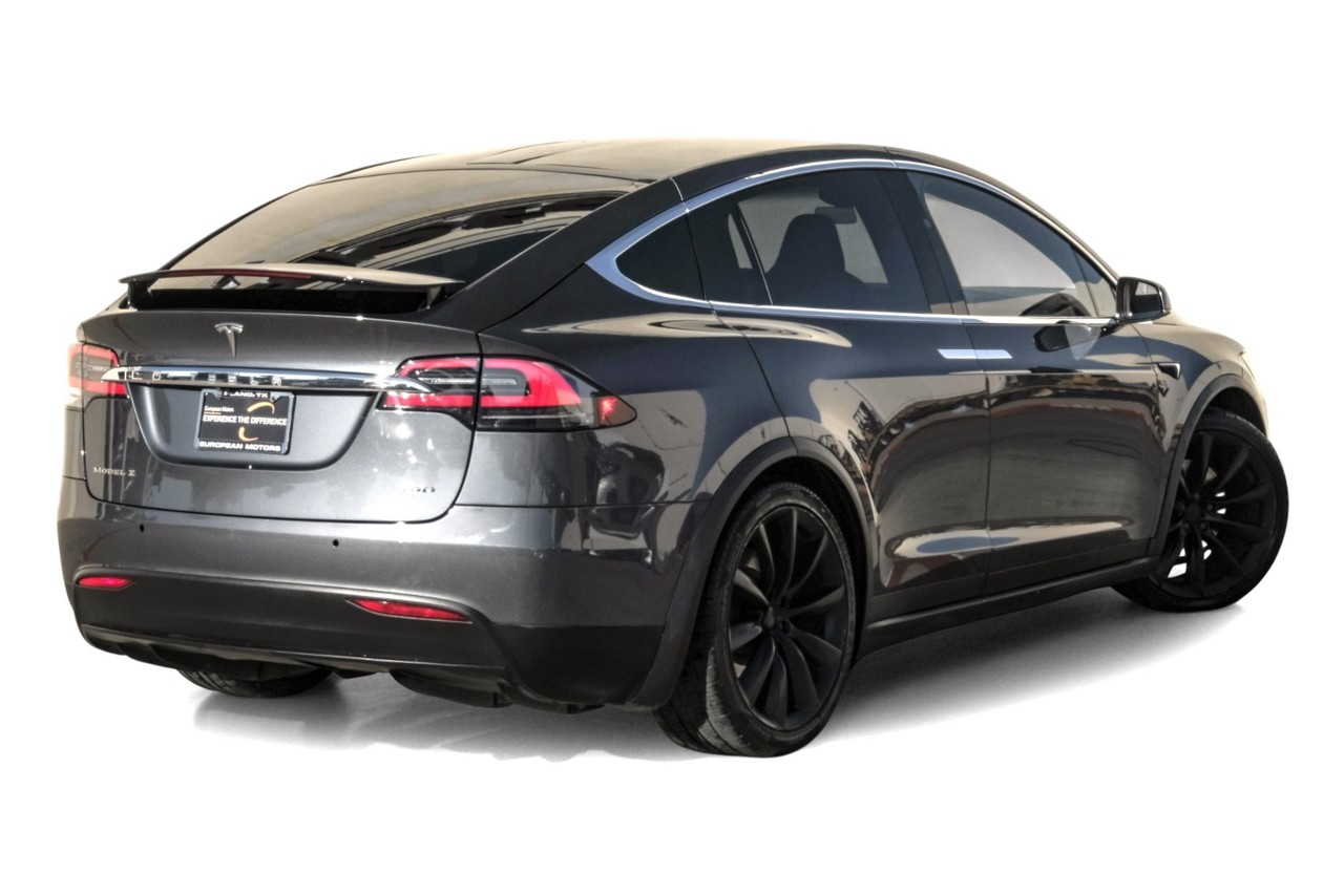 Tesla Model X Vehicle Main Gallery Image 09