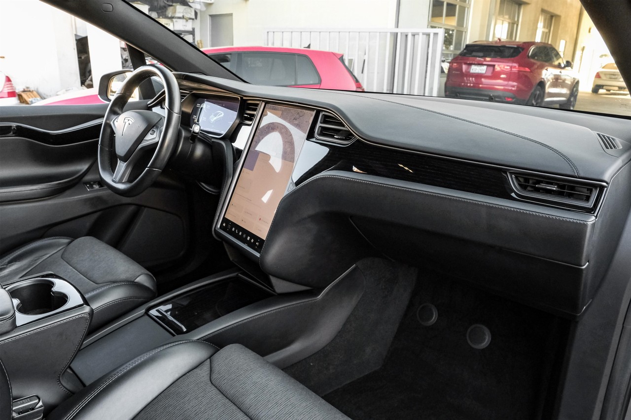 Tesla Model X Vehicle Main Gallery Image 13