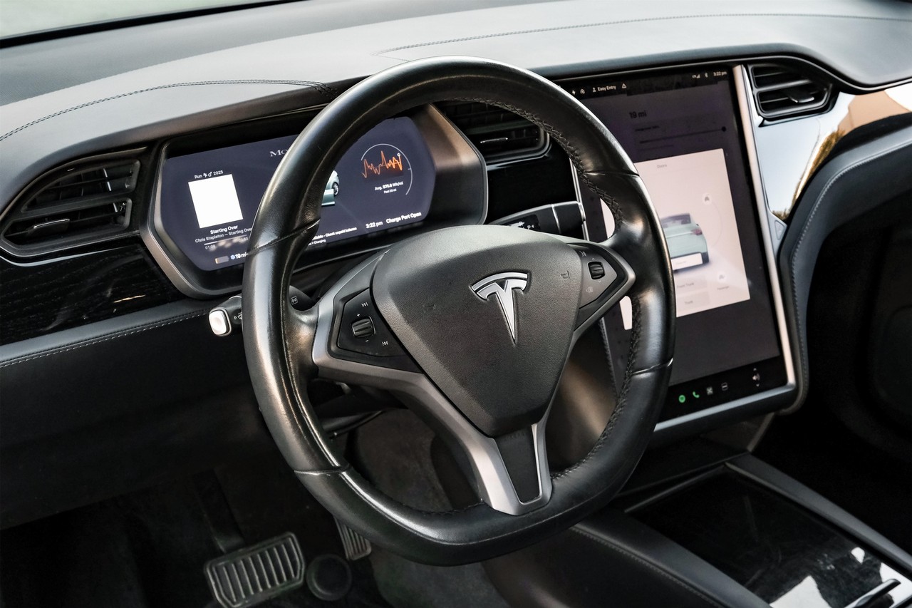 Tesla Model X Vehicle Main Gallery Image 16