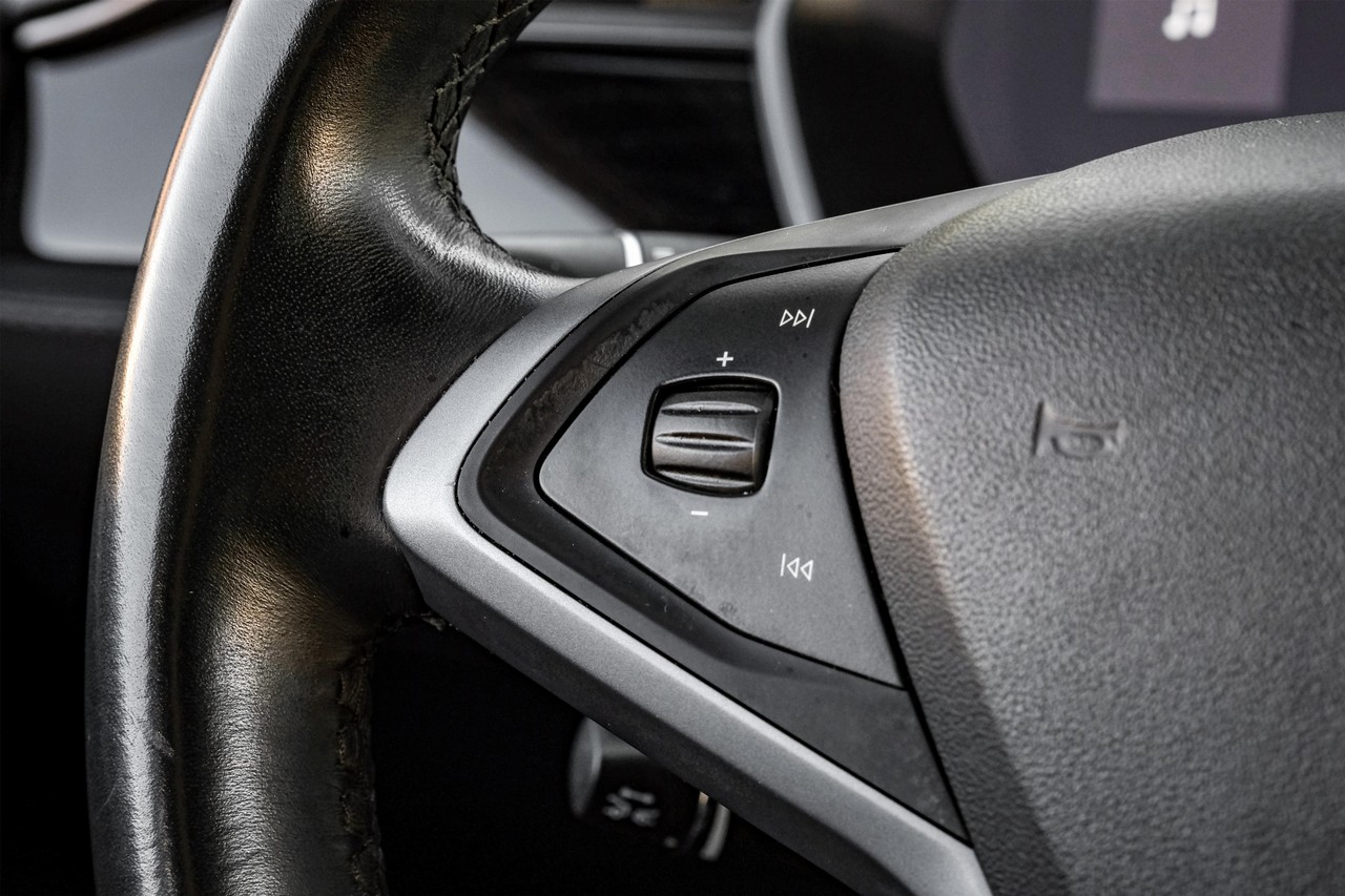 Tesla Model X Vehicle Main Gallery Image 17