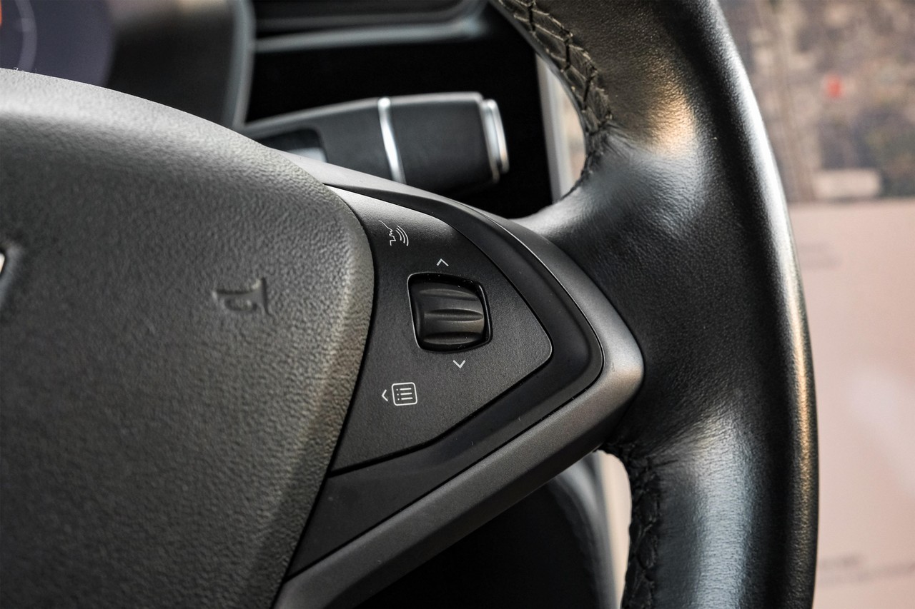 Tesla Model X Vehicle Main Gallery Image 18