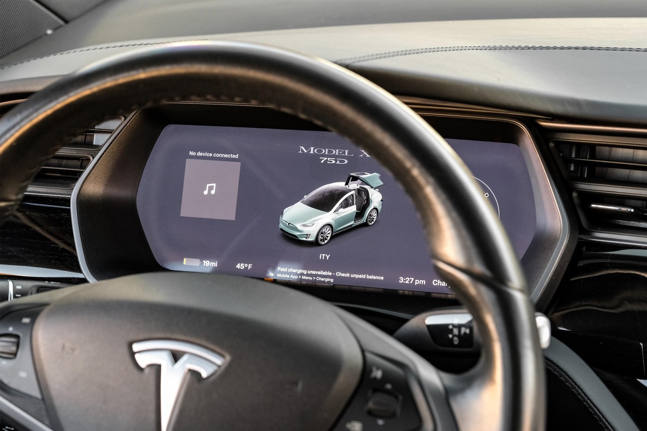 Tesla Model X Vehicle Main Gallery Image 20
