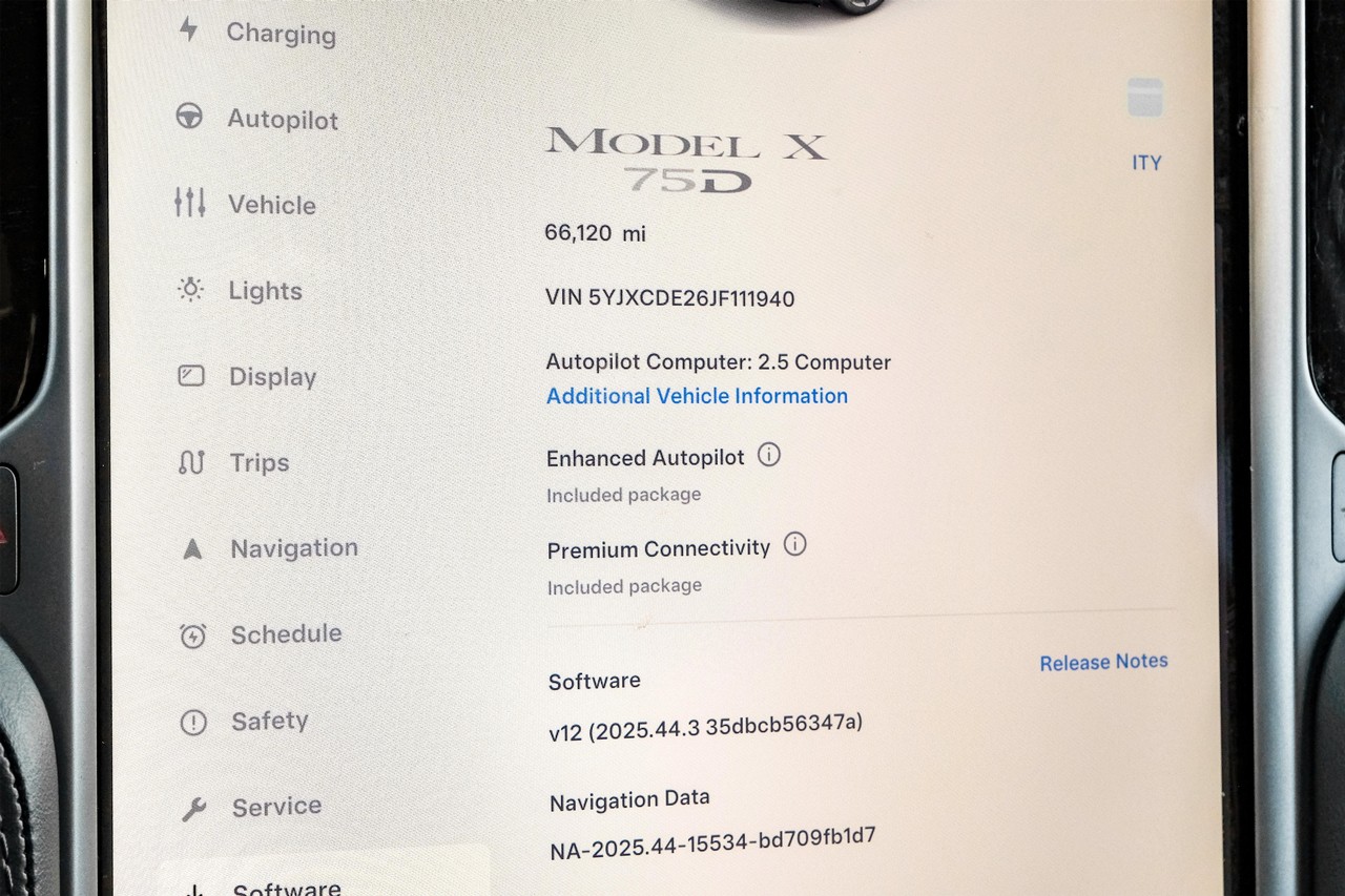 Tesla Model X Vehicle Main Gallery Image 23