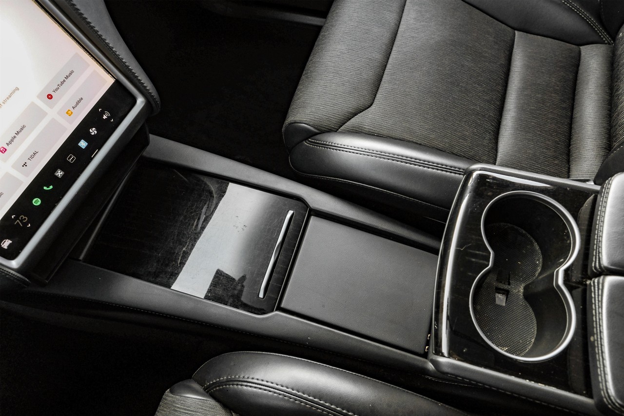 Tesla Model X Vehicle Main Gallery Image 26