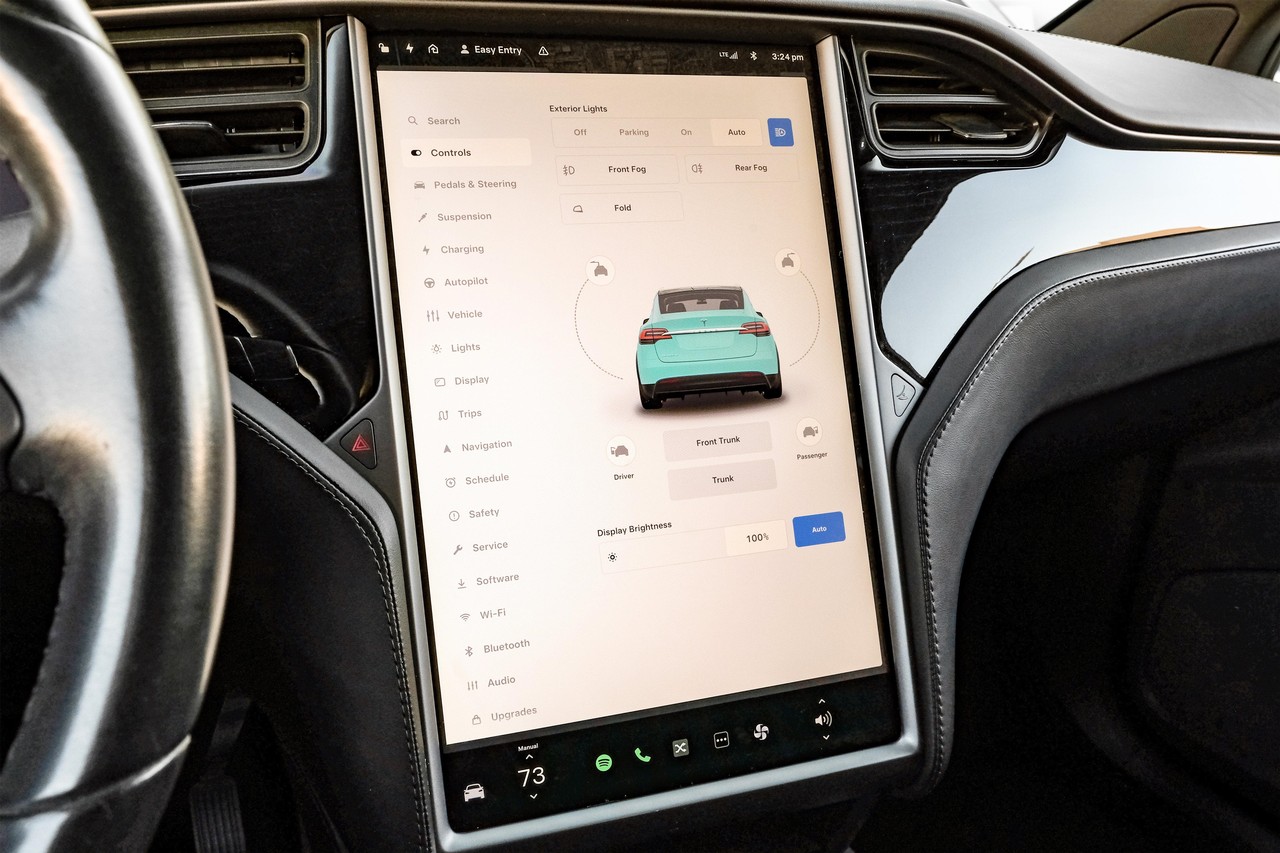 Tesla Model X Vehicle Main Gallery Image 27