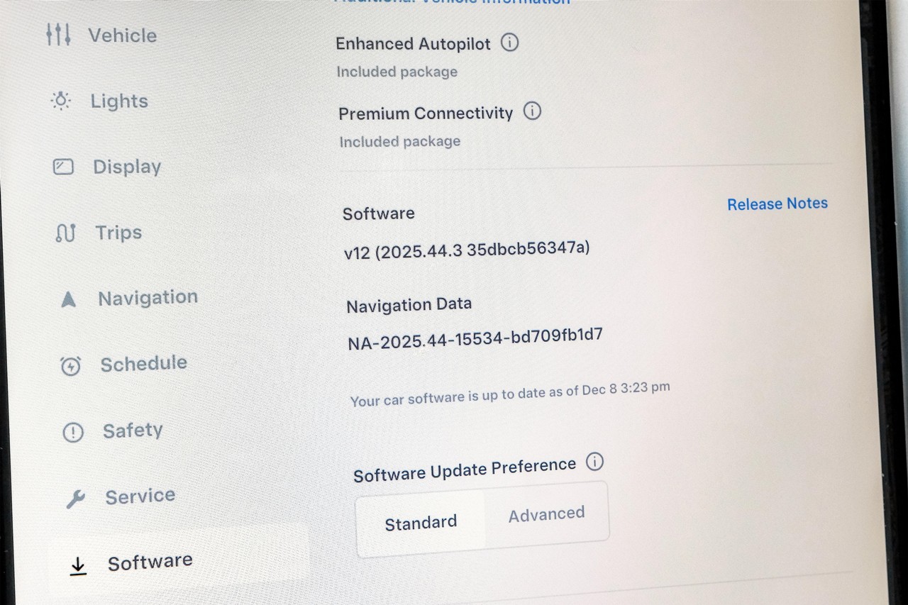 Tesla Model X Vehicle Main Gallery Image 31