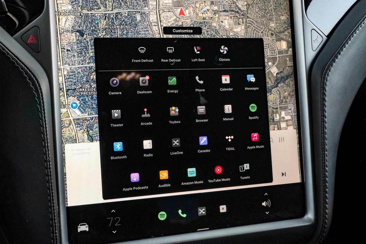 Tesla Model X Vehicle Main Gallery Image 32