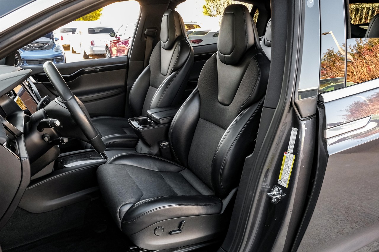 Tesla Model X Vehicle Main Gallery Image 35