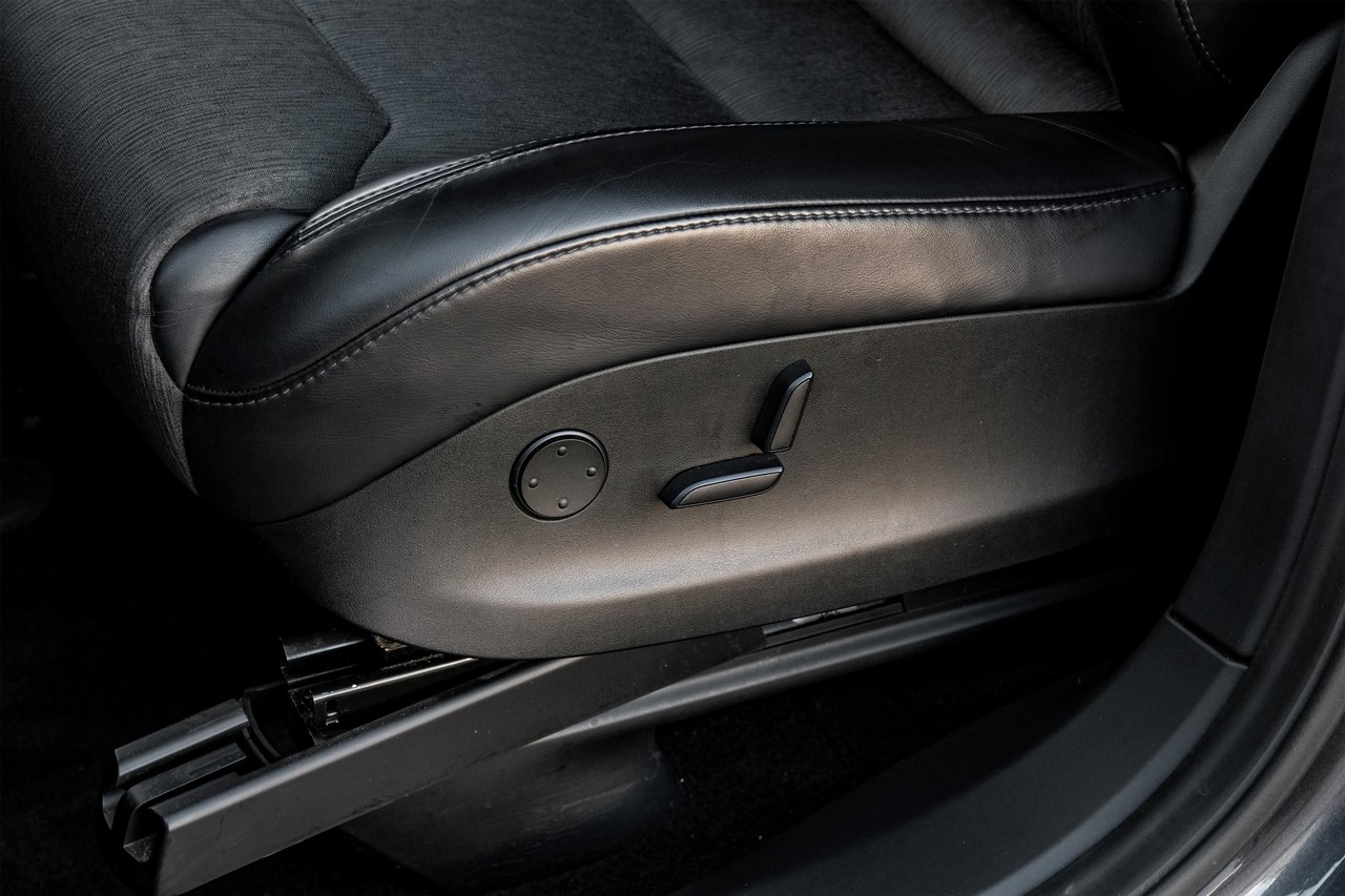 Tesla Model X Vehicle Main Gallery Image 36