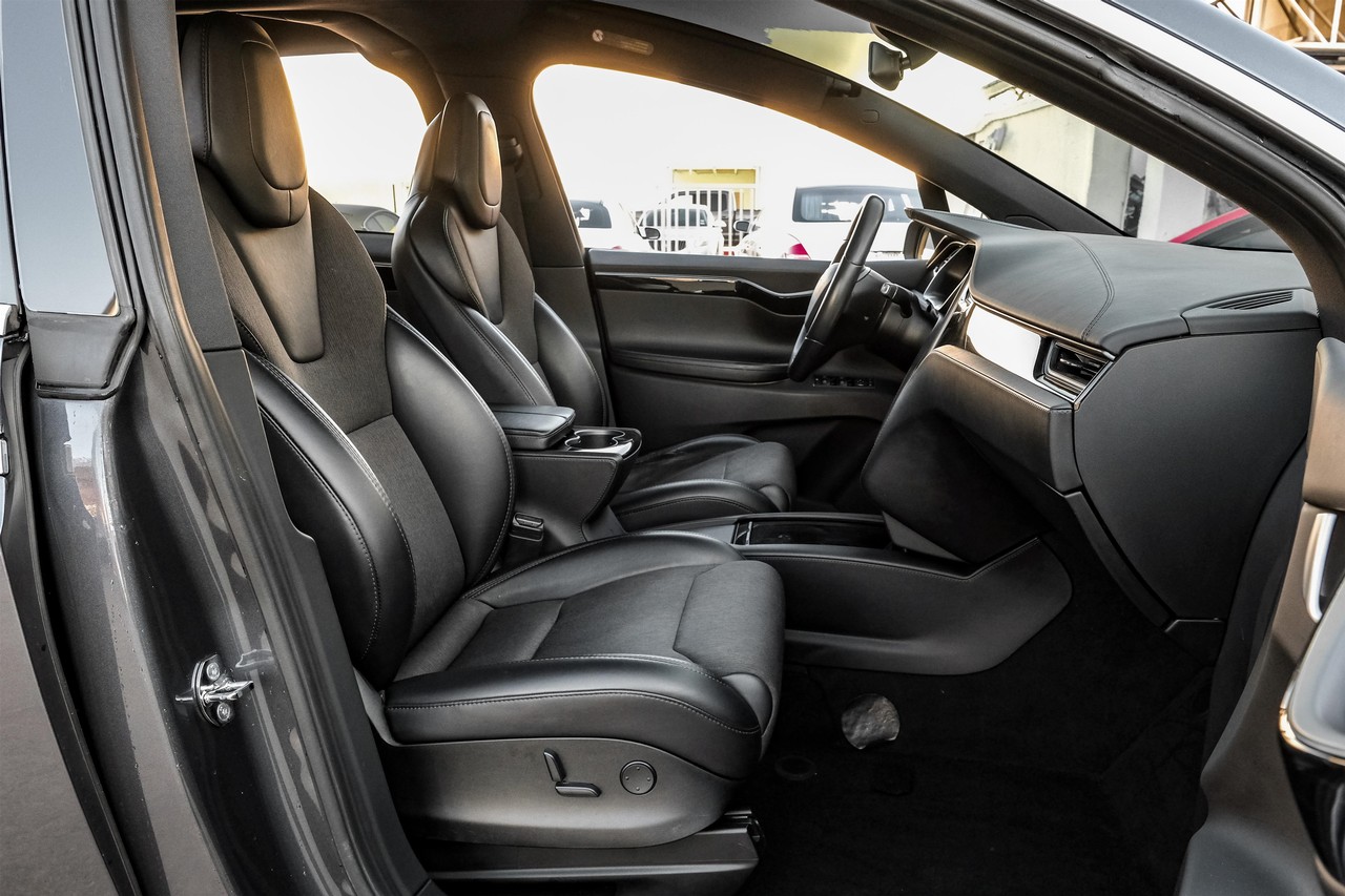Tesla Model X Vehicle Main Gallery Image 37