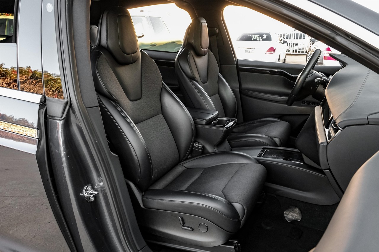 Tesla Model X Vehicle Main Gallery Image 38