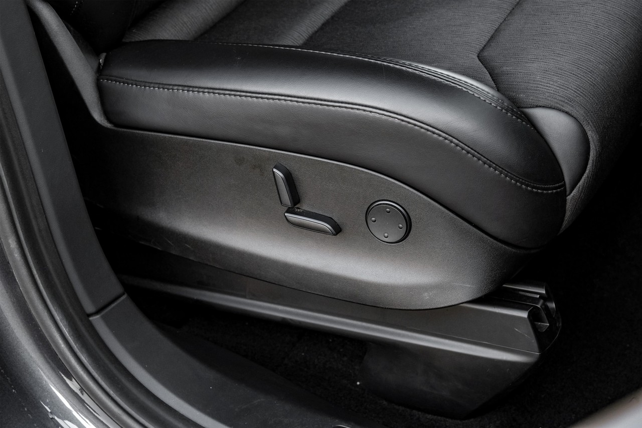 Tesla Model X Vehicle Main Gallery Image 39