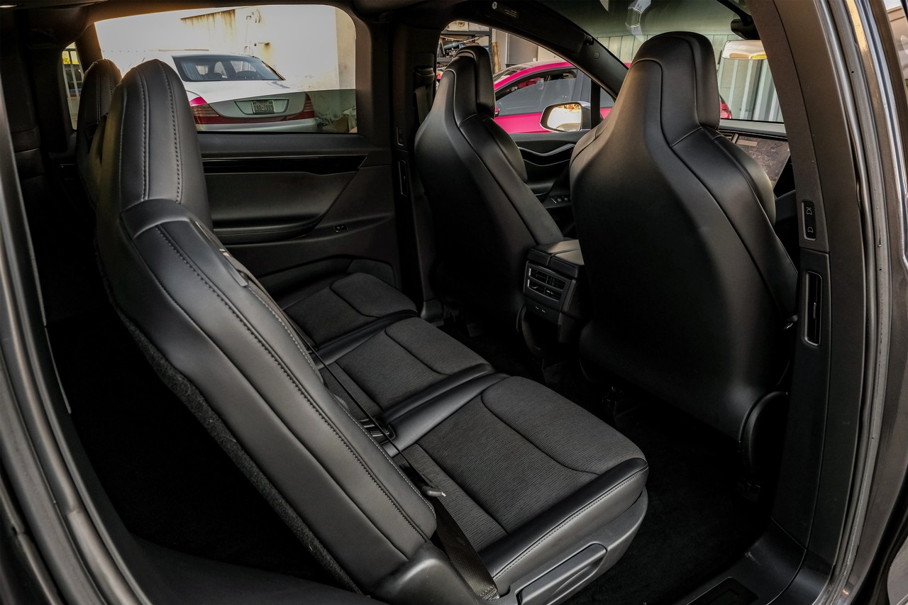 Tesla Model X Vehicle Main Gallery Image 41