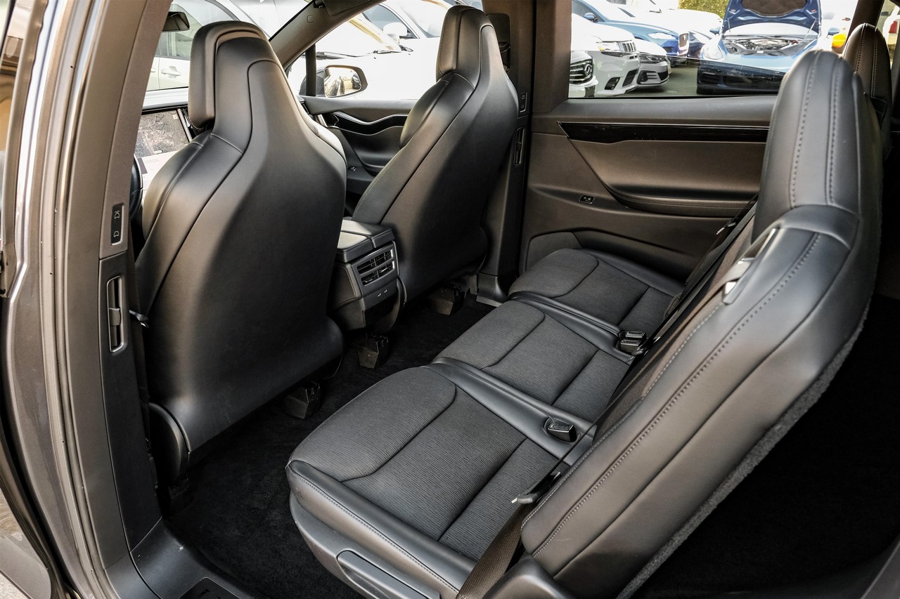 Tesla Model X Vehicle Main Gallery Image 44