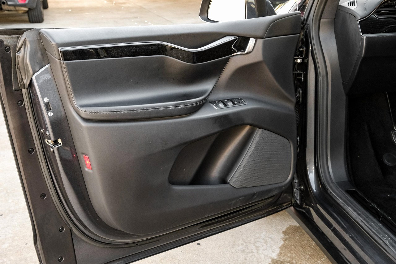 Tesla Model X Vehicle Main Gallery Image 46