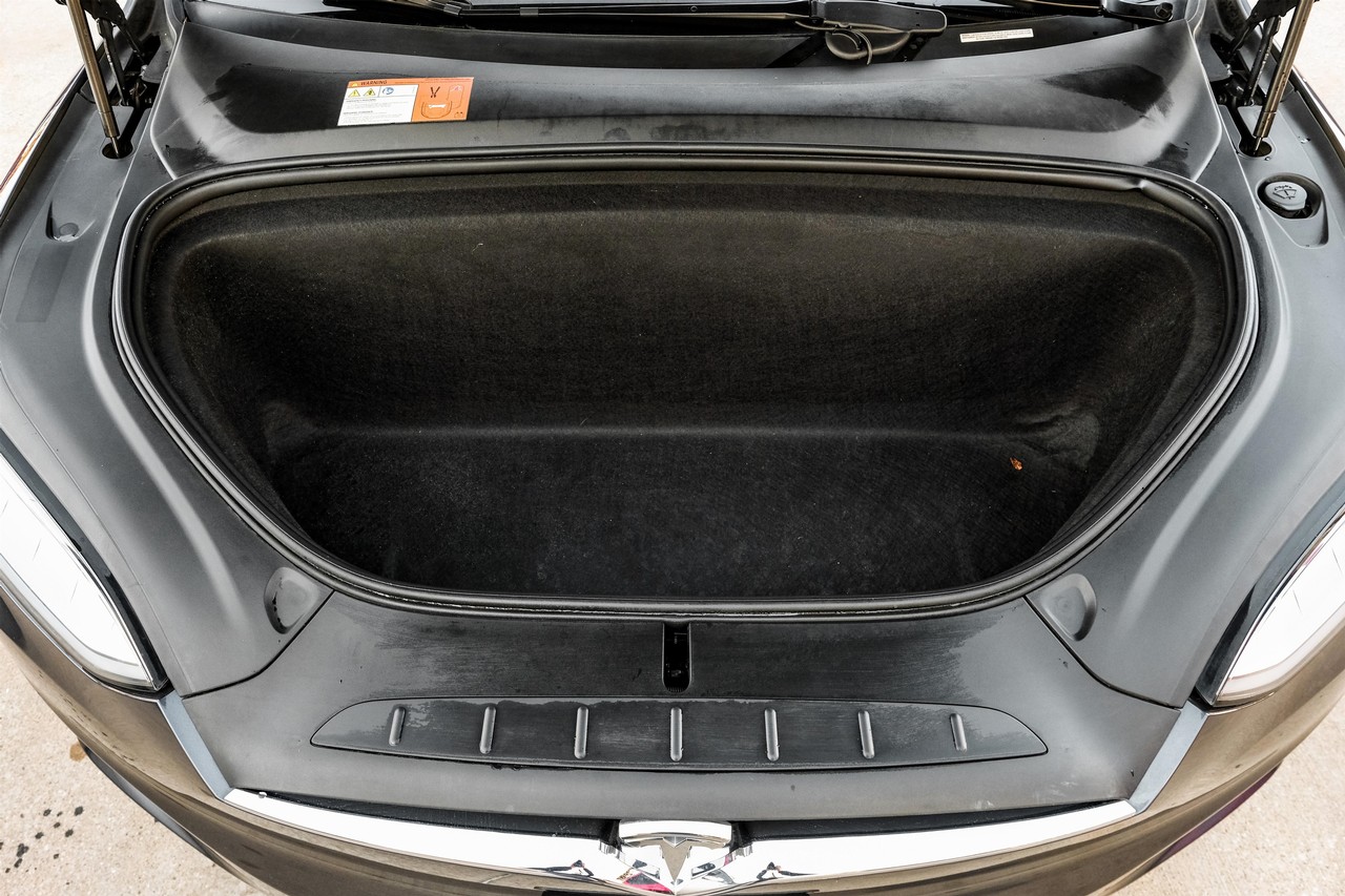 Tesla Model X Vehicle Main Gallery Image 51