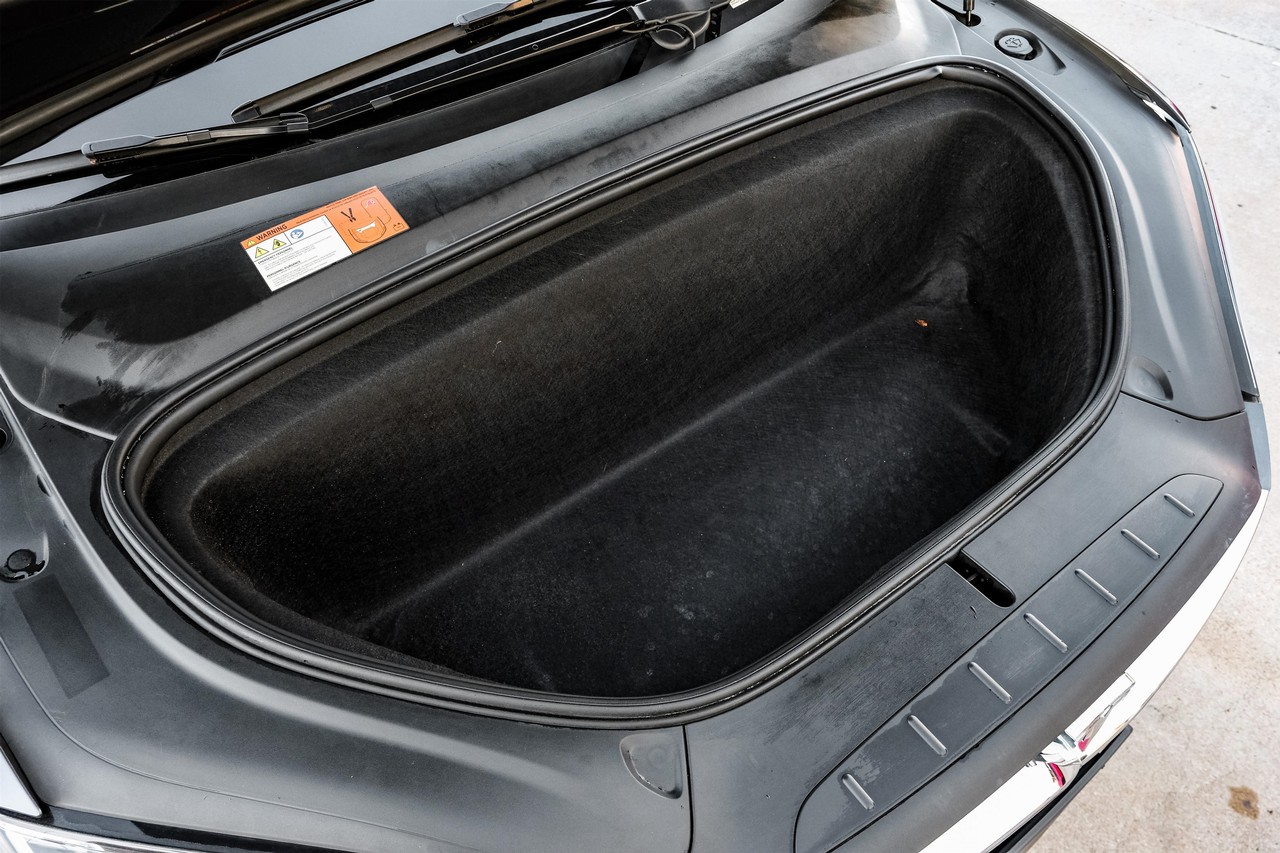 Tesla Model X Vehicle Main Gallery Image 52