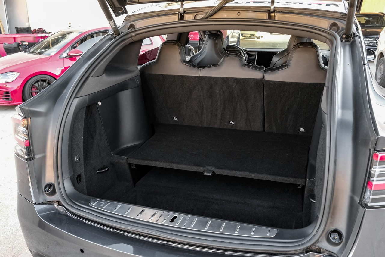 Tesla Model X Vehicle Main Gallery Image 53