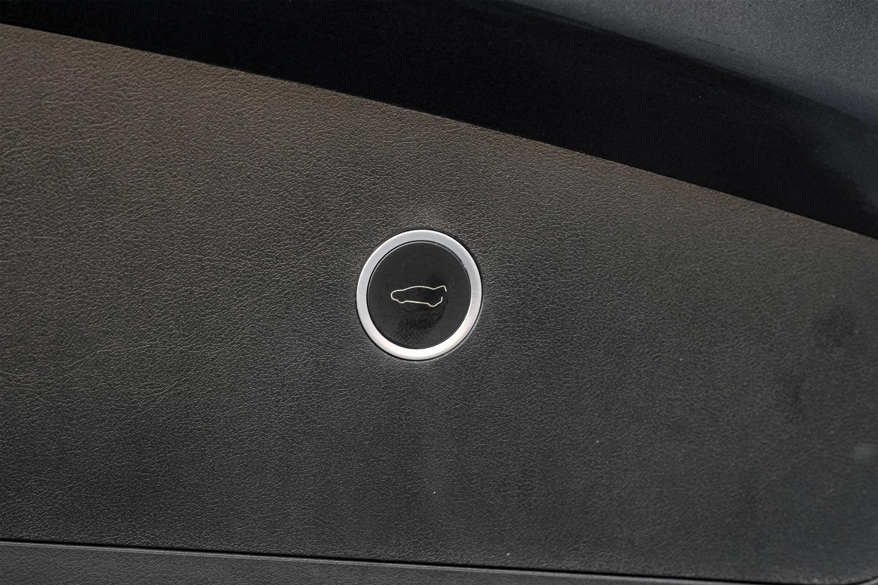 Tesla Model X Vehicle Main Gallery Image 55