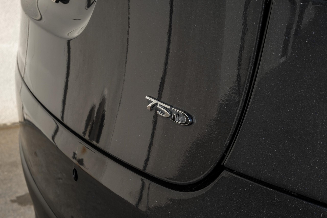 Tesla Model X Vehicle Main Gallery Image 61